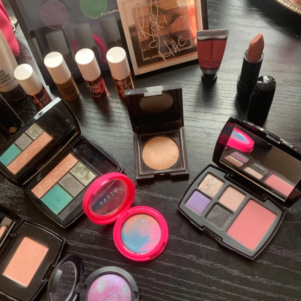 High end makeup bundle